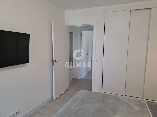 Piso de 2 habitaciones en Playa de las Americas, Arona en venta con piscina - 550.000 € (Ref: 9631847)