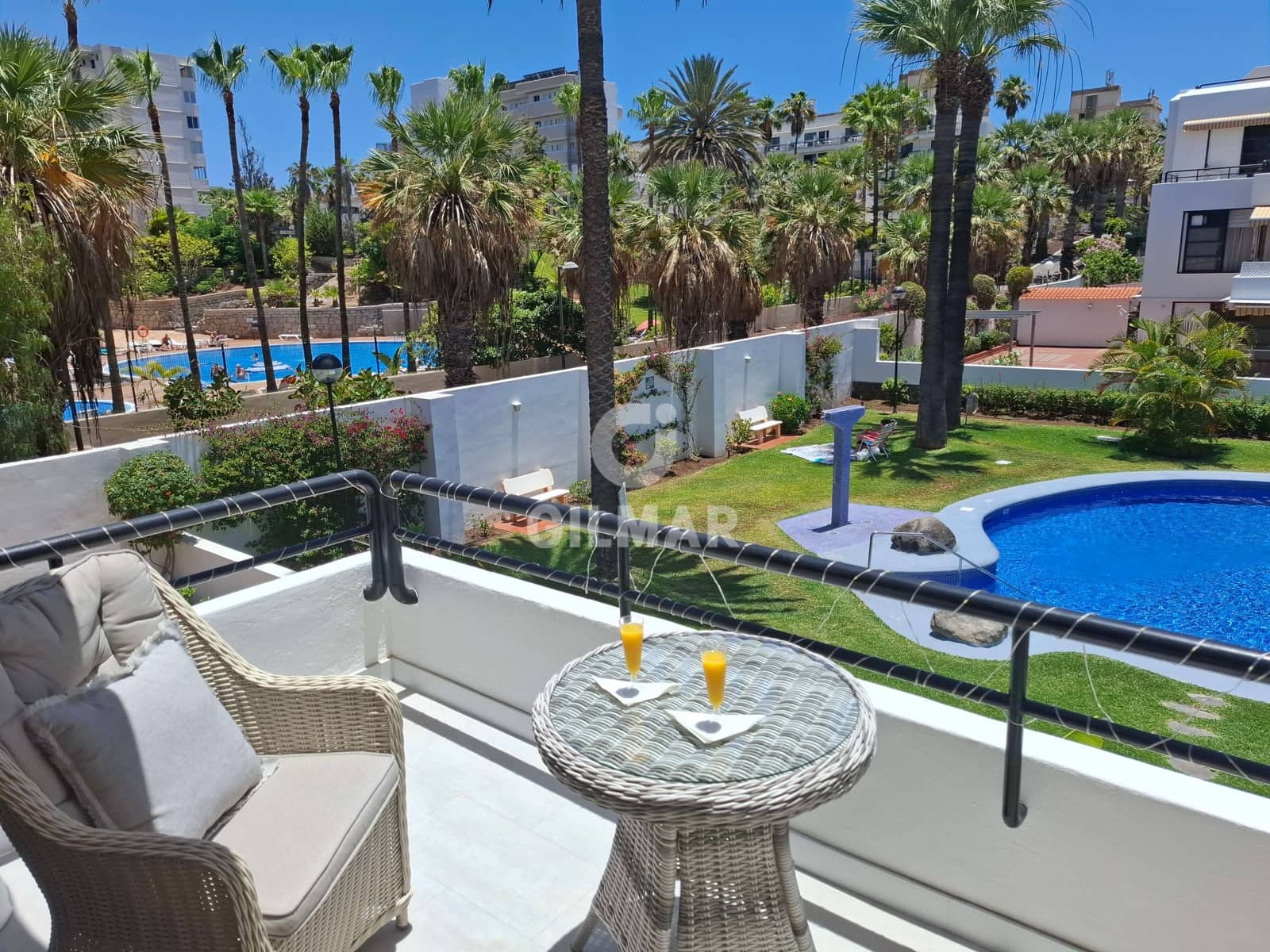 Piso de 2 habitaciones en Playa de las Americas en venta con piscina - 550.000 € (Ref: 9631847)