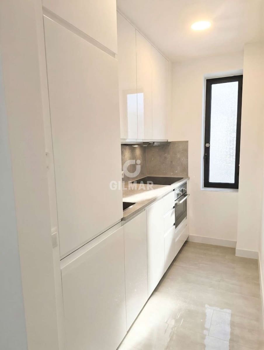 2 bedroom Flat for sale in Playa de las Americas with pool - € 530,000 (Ref: 9631847)