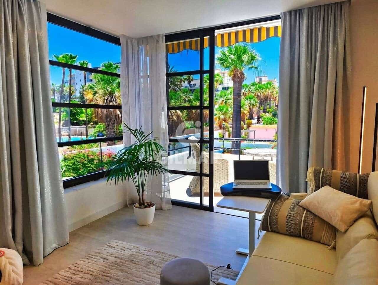 2 bedroom Flat for sale in Playa de las Americas with pool - € 530,000 (Ref: 9631847)