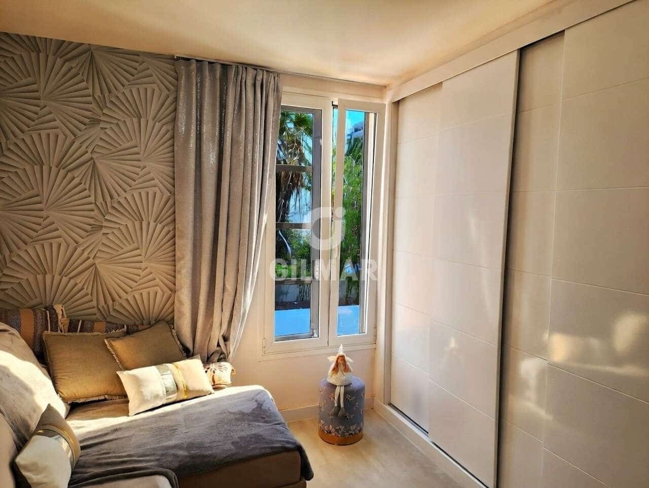 2 bedroom Flat for sale in Playa de las Americas with pool - € 530,000 (Ref: 9631847)