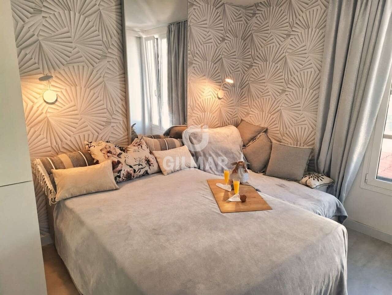 2 bedroom Flat for sale in Playa de las Americas with pool - € 530,000 (Ref: 9631847)