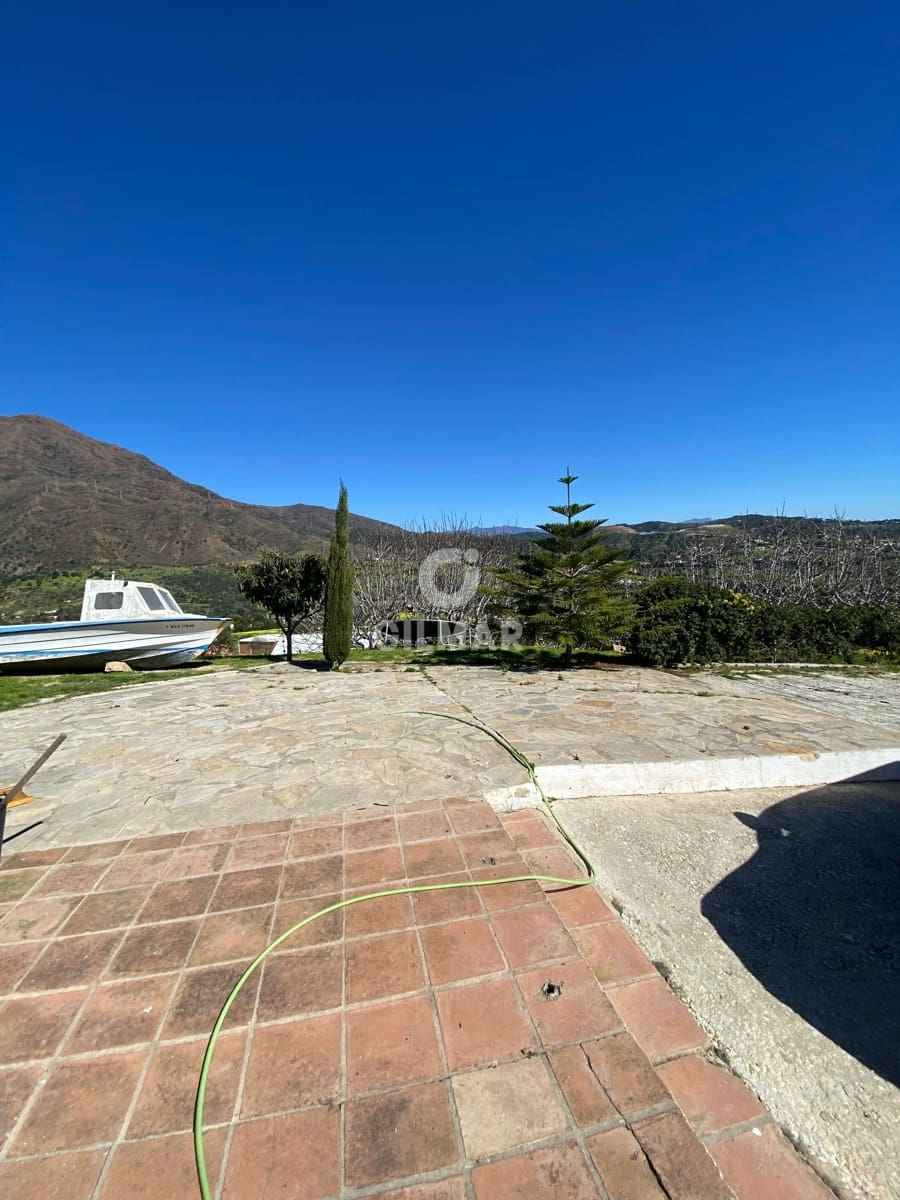 Chalet de 8 habitaciones en Estepona en venta con piscina - 1.170.000 € (Ref: 9635165)