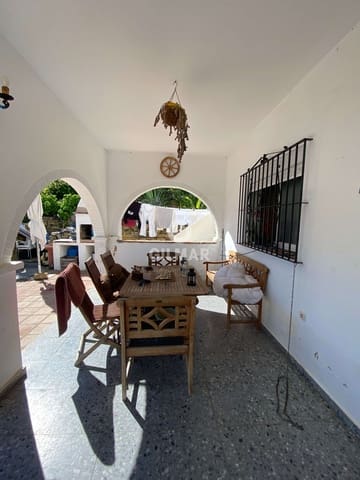 8 makuuhuone Huvila myytävänä paikassa Altos de Estepona, Estepona mukana uima-altaan - 1 170 000 € (Ref: 9635165)