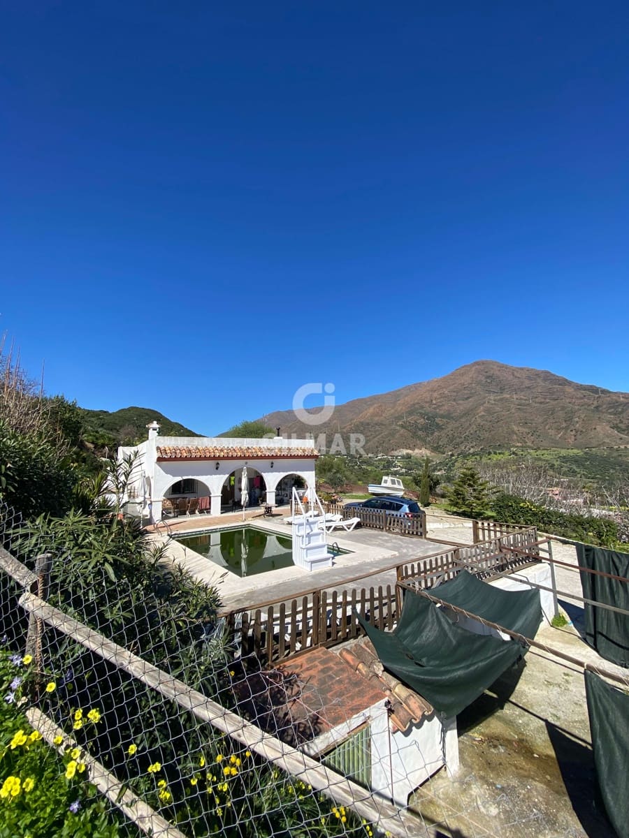 Chalet de 8 habitaciones en Estepona en venta con piscina - 1.170.000 € (Ref: 9635165)