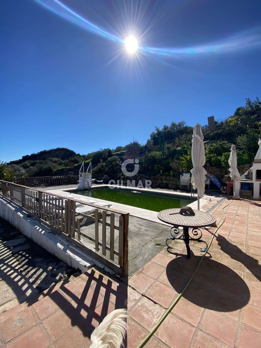 Chalet de 8 habitaciones en Estepona en venta con piscina - 1.170.000 € (Ref: 9635165)