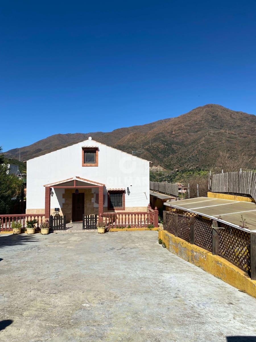 Chalet de 8 habitaciones en Estepona en venta con piscina - 1.170.000 € (Ref: 9635165)