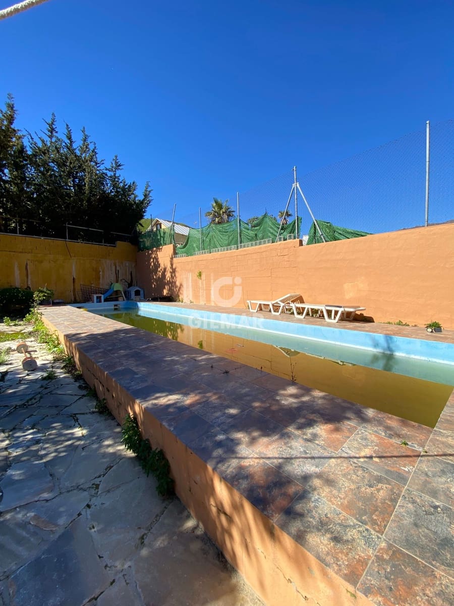 Chalet de 8 habitaciones en Estepona en venta con piscina - 1.170.000 € (Ref: 9635165)
