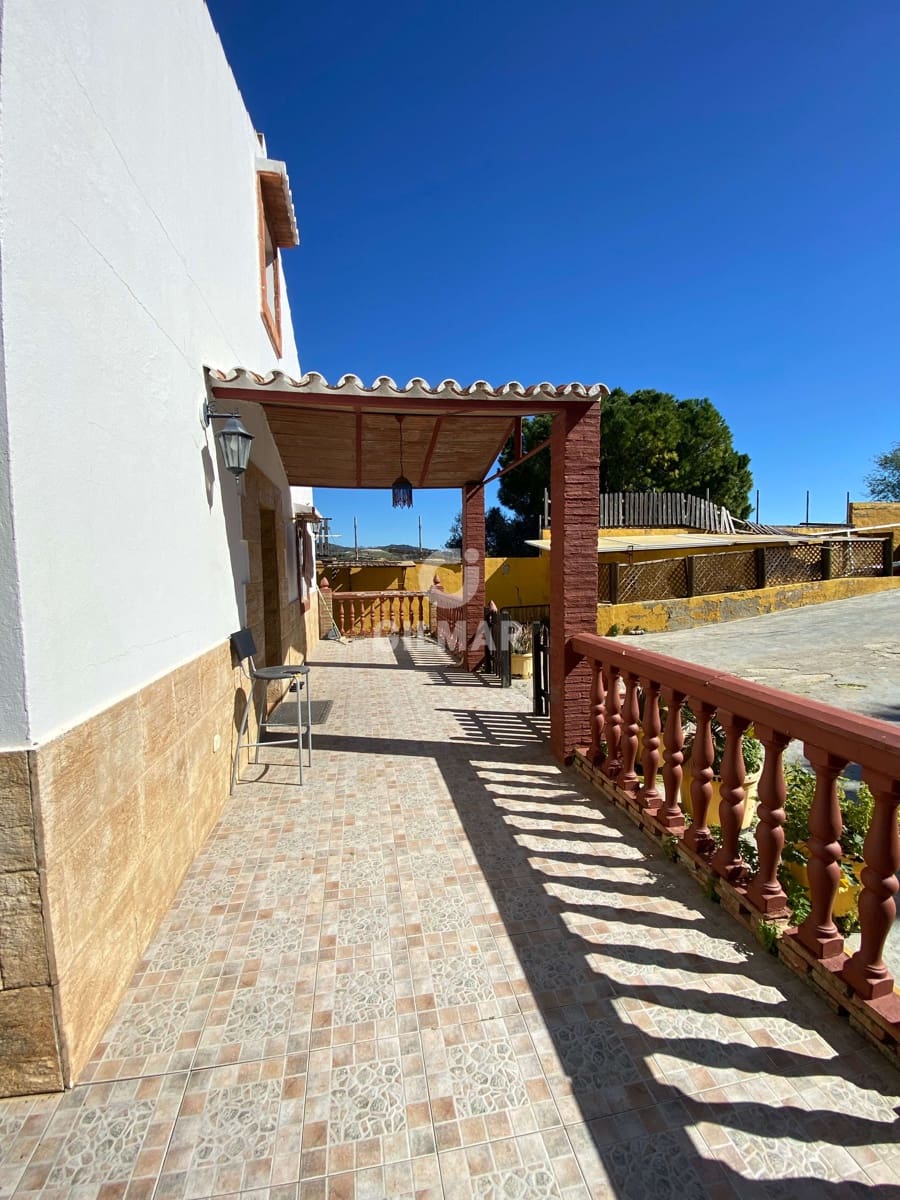 Chalet de 8 habitaciones en Estepona en venta con piscina - 1.170.000 € (Ref: 9635165)