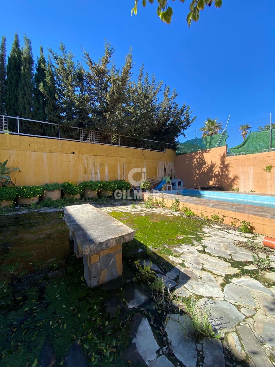 Chalet de 8 habitaciones en Estepona en venta con piscina - 1.170.000 € (Ref: 9635165)