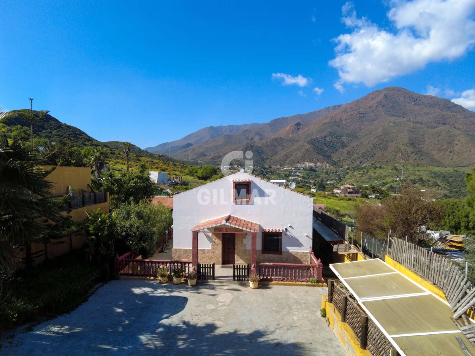 8 bedroom Villa for sale in Estepona with pool - € 1,170,000 (Ref: 9635165)