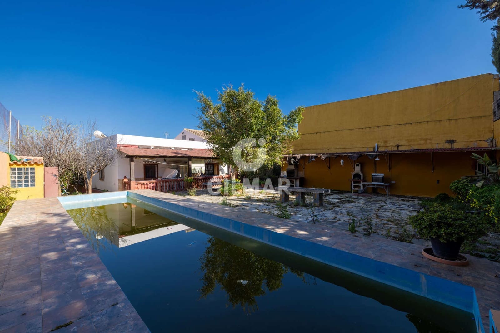 8 bedroom Villa for sale in Estepona with pool - € 1,170,000 (Ref: 9635165)