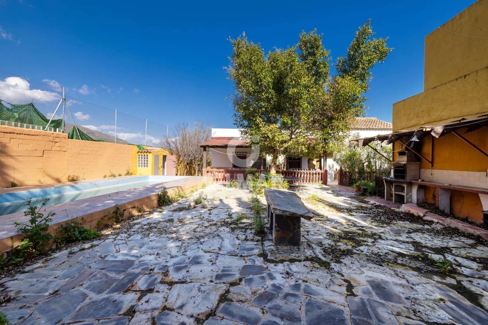 8 bedroom Villa for sale in Estepona with pool - € 1,170,000 (Ref: 9635165)