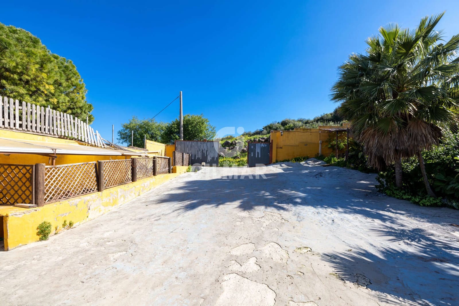 8 bedroom Villa for sale in Estepona with pool - € 1,170,000 (Ref: 9635165)