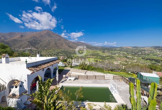 8 chambre Villa/Maison à vendre à Altos de Estepona, Estepona avec piscine - 1 170 000 € (Ref: 9635165)