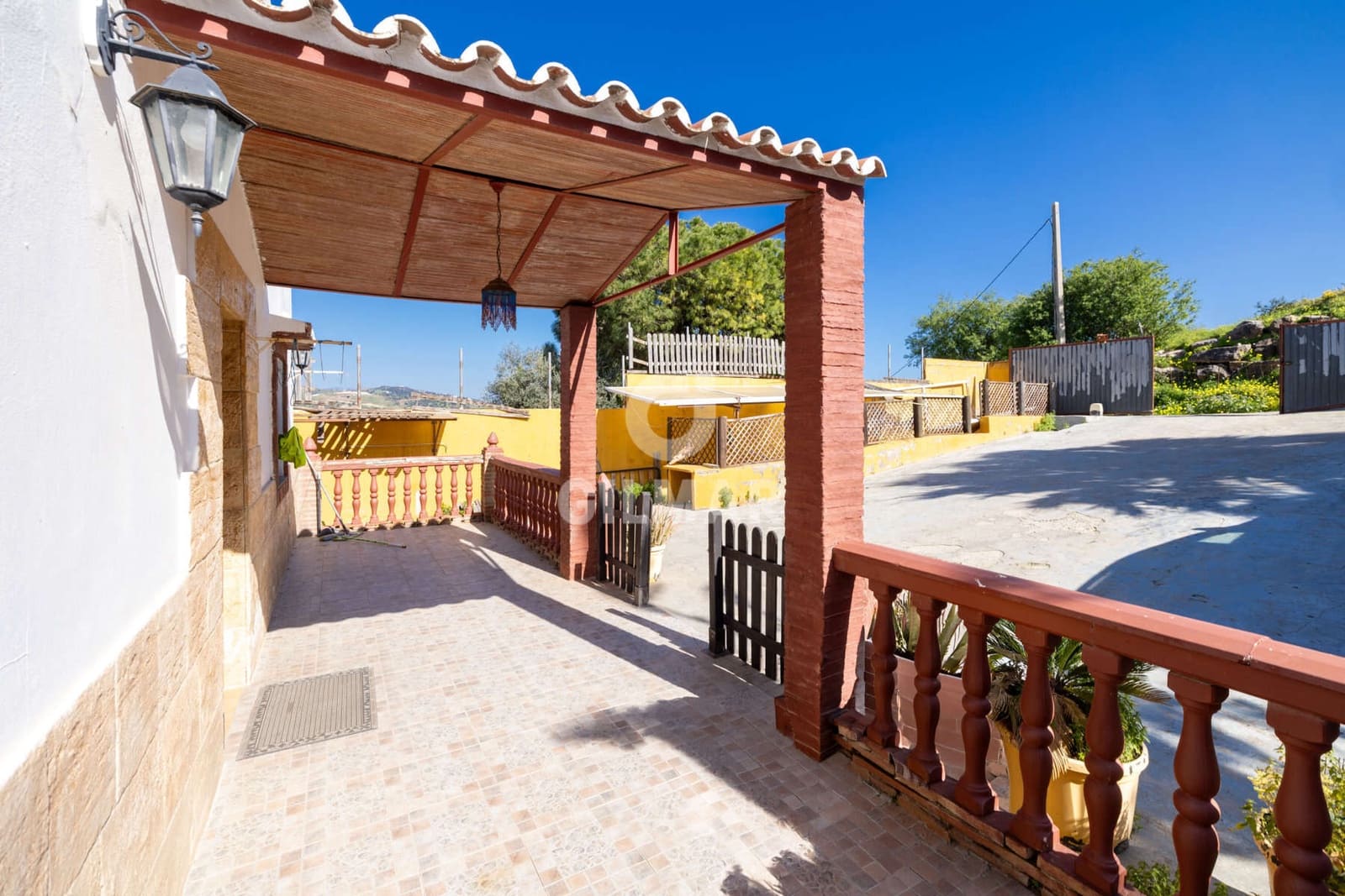 8 bedroom Villa for sale in Estepona with pool - € 1,170,000 (Ref: 9635165)