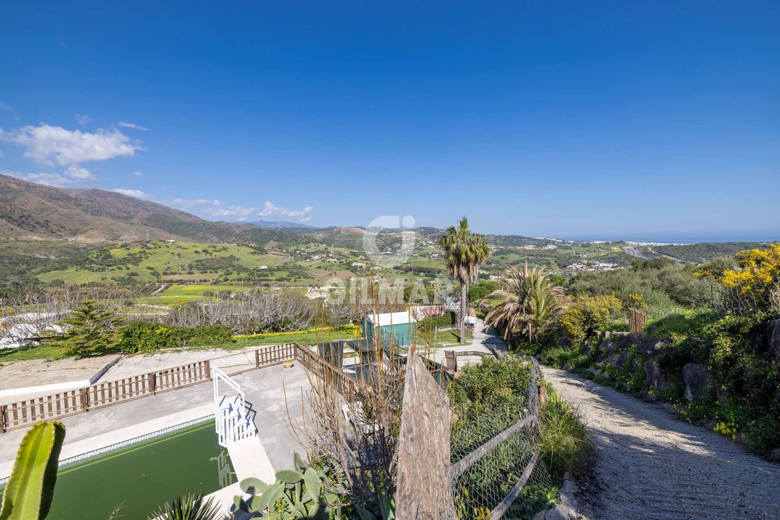 8 bedroom Villa for sale in Estepona with pool - € 1,170,000 (Ref: 9635165)