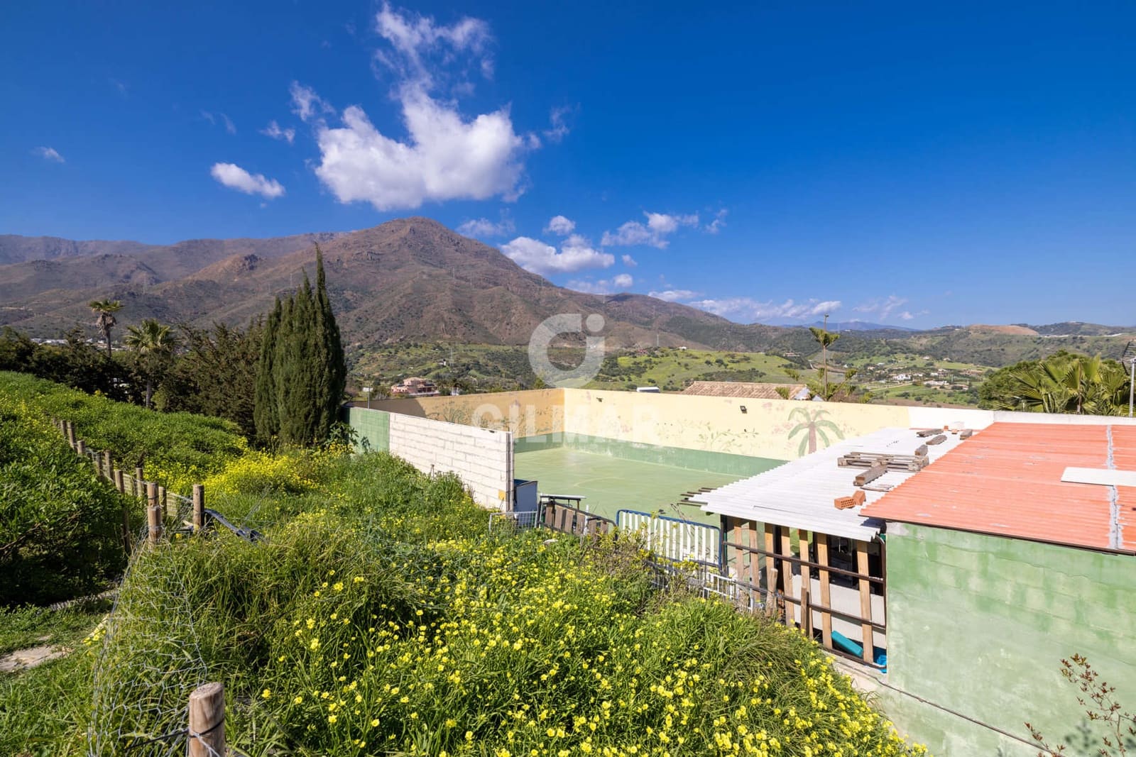 8 bedroom Villa for sale in Estepona with pool - € 1,170,000 (Ref: 9635165)