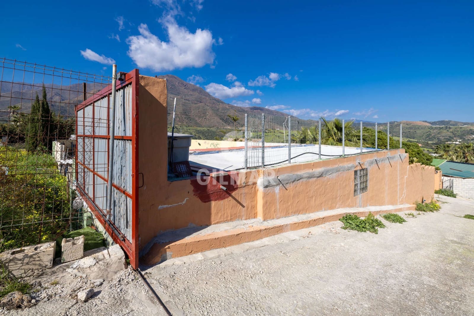 8 bedroom Villa for sale in Estepona with pool - € 1,170,000 (Ref: 9635165)