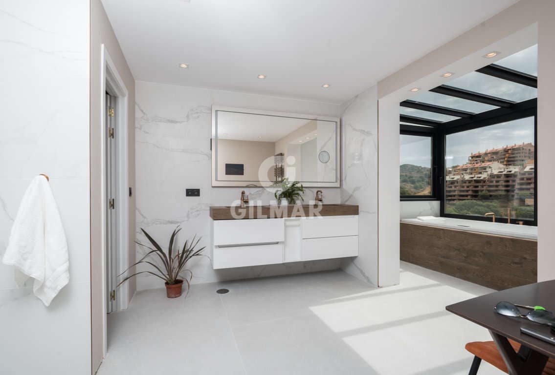 Chalet de 8 habitaciones en Elviria en venta con piscina garaje - 3.790.000 € (Ref: 9635167)