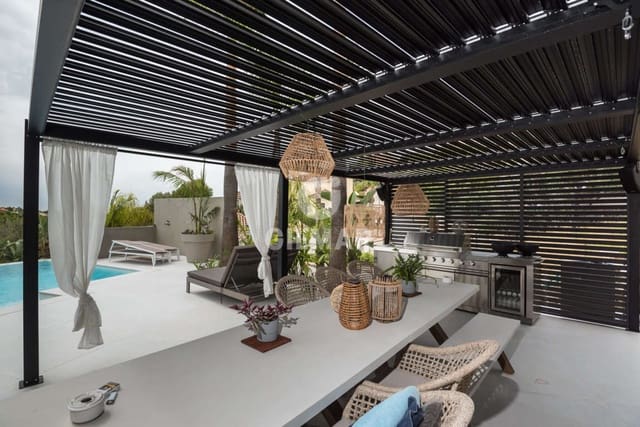 Chalet de 8 habitaciones en Elviria, Marbella en venta con piscina garaje - 3.790.000 € (Ref: 9635167)