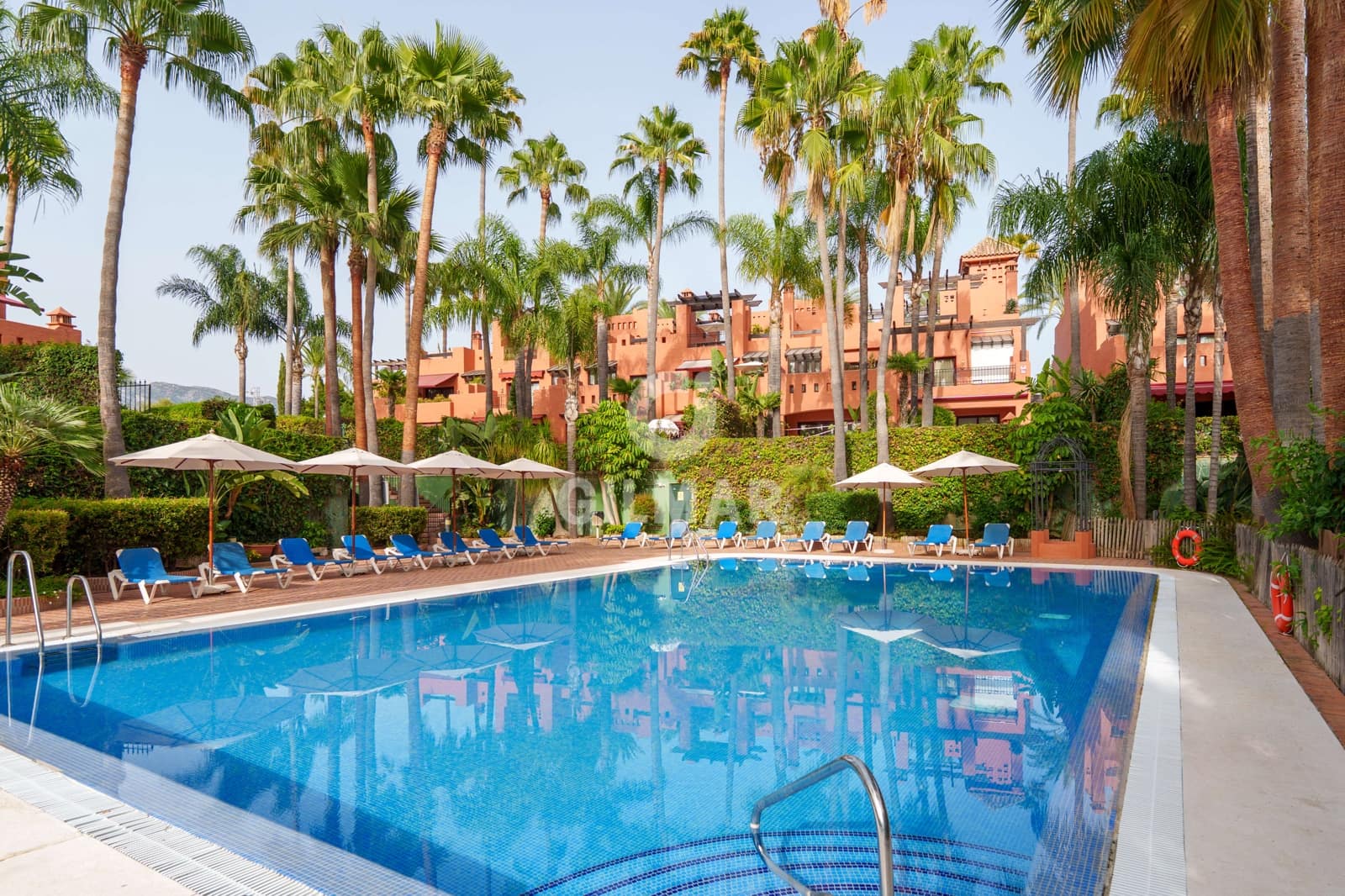 4 sovrum Radhus till salu i Golden Mile med pool garage - 2 150 000 € (Ref: 9638036)