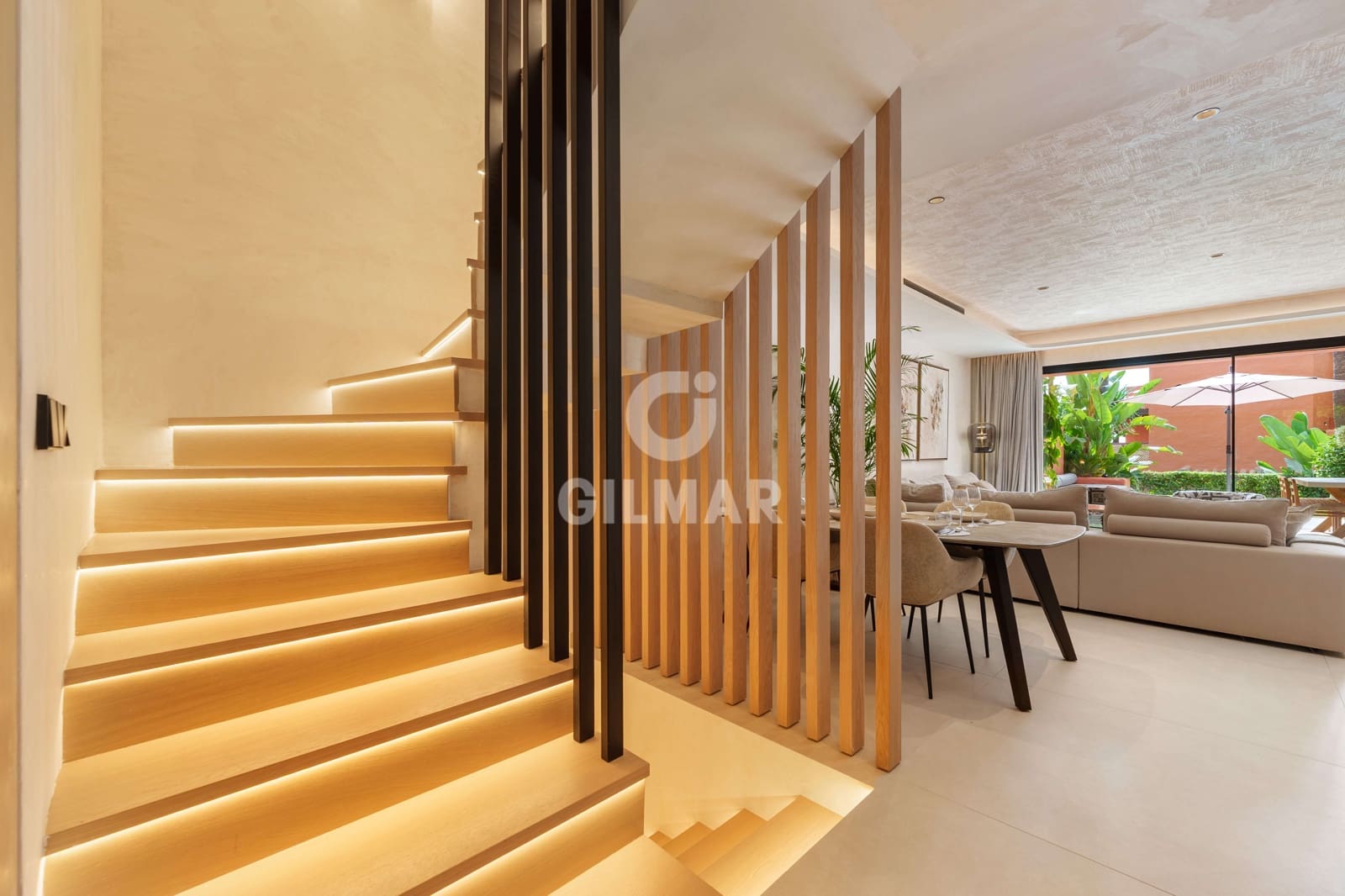 4 sovrum Radhus till salu i Golden Mile med pool garage - 2 150 000 € (Ref: 9638036)