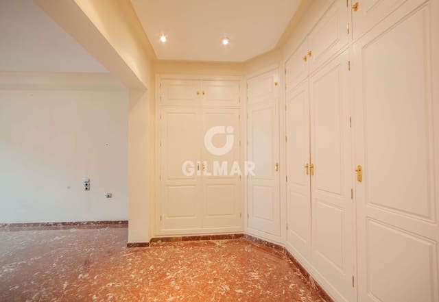 5 sovrum Lägenhet till salu i Museo, Sevilla stad med garage - 1 750 000 € (Ref: 9646414)