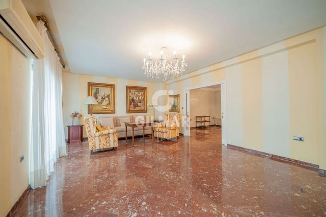 5 sovrum Lägenhet till salu i Museo, Sevilla stad med garage - 1 750 000 € (Ref: 9646414)