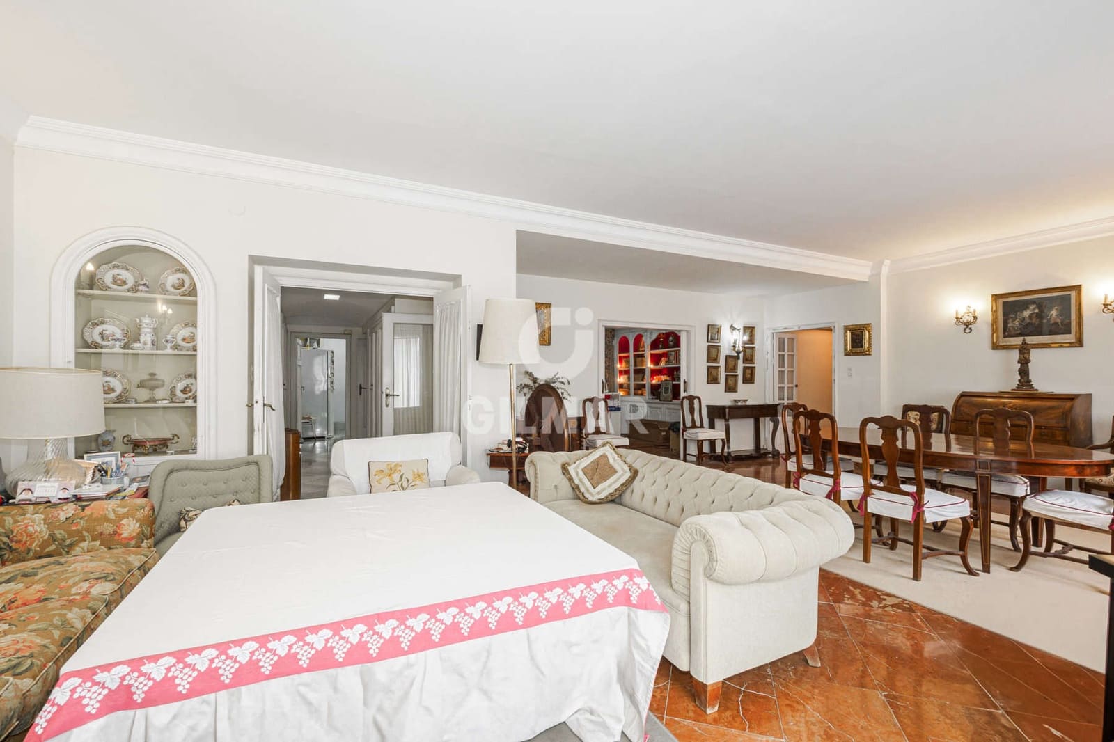 5 sovrum Lägenhet till salu i Sevilla stad med garage - 989 000 € (Ref: 9646415)