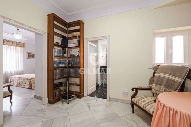 5 sovrum Lägenhet till salu i Triana Este, Sevilla stad med garage - 989 000 € (Ref: 9646415)