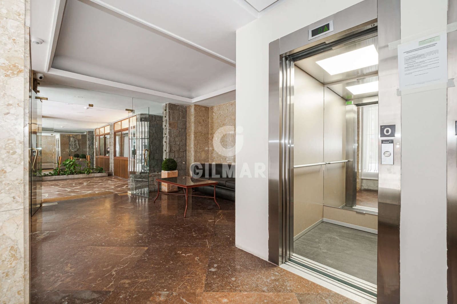 5 sovrum Lägenhet till salu i Sevilla stad med garage - 989 000 € (Ref: 9646415)