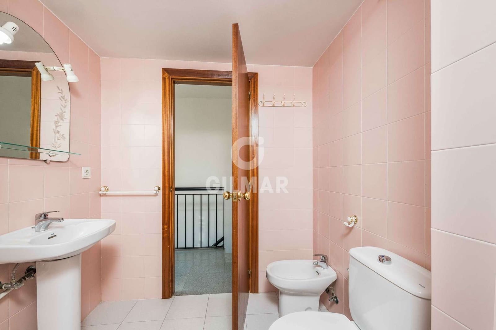 Adosado de 4 habitaciones en Sevilla ciudad en venta con garaje - 399.000 € (Ref: 9646421)