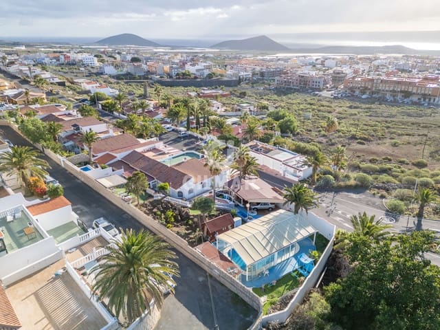 4 chambre Villa/Maison Semi-Mitoyenne à vendre à San Isidro de Abona, Granadilla de Abona avec piscine garage - 649 000 € (Ref: 9646434)