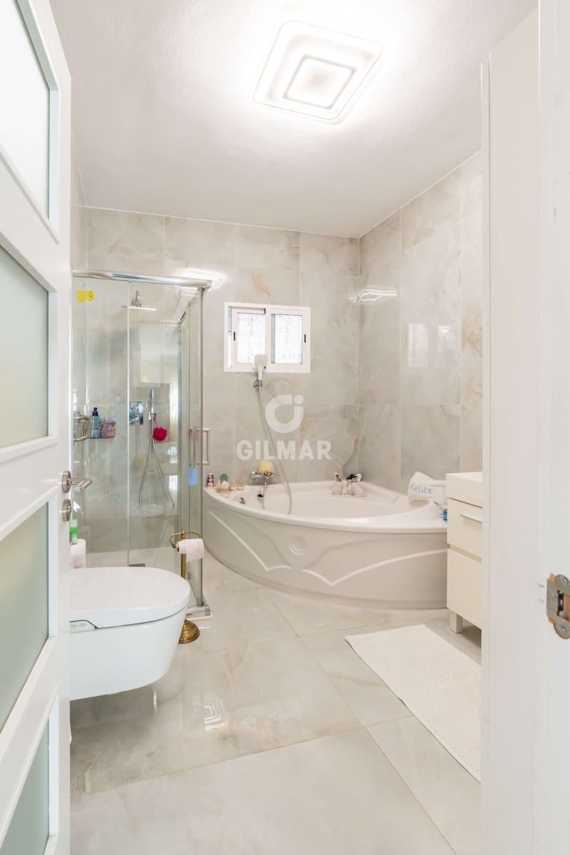 4 chambre Villa/Maison Semi-Mitoyenne à vendre à San Isidro de Abona avec piscine garage - 649 000 € (Ref: 9646434)