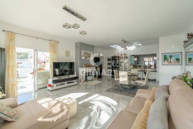 4 chambre Villa/Maison Semi-Mitoyenne à vendre à San Isidro de Abona, Granadilla de Abona avec piscine garage - 649 000 € (Ref: 9646434)