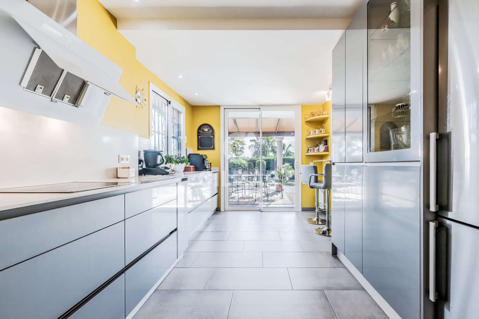 5 bedroom Semi-detached Villa for sale in Gelves with pool - € 550,000 (Ref: 9646435)