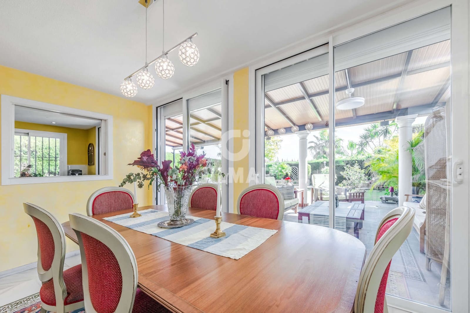 5 bedroom Semi-detached Villa for sale in Gelves with pool - € 550,000 (Ref: 9646435)