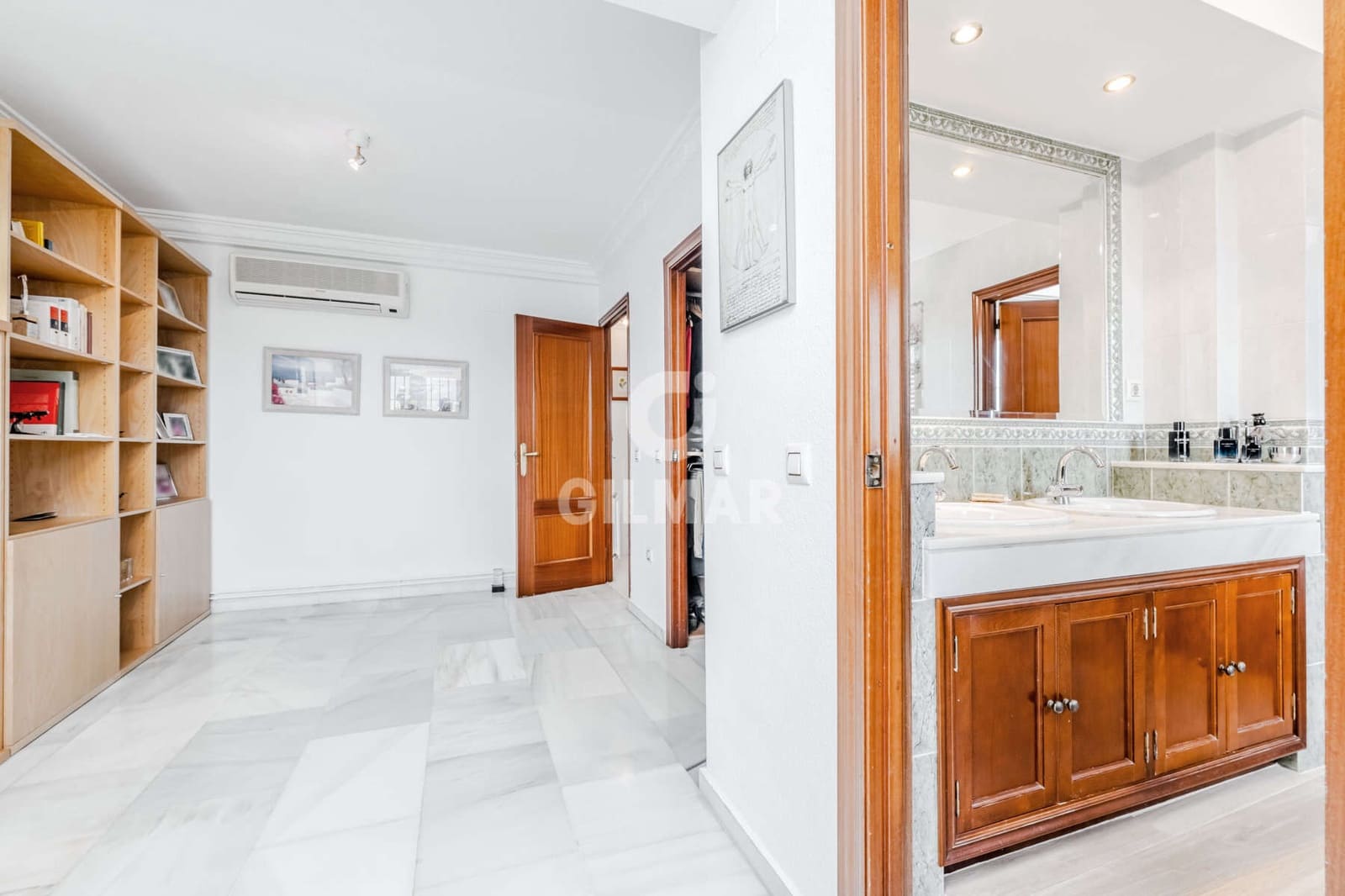 5 bedroom Semi-detached Villa for sale in Gelves with pool - € 550,000 (Ref: 9646435)