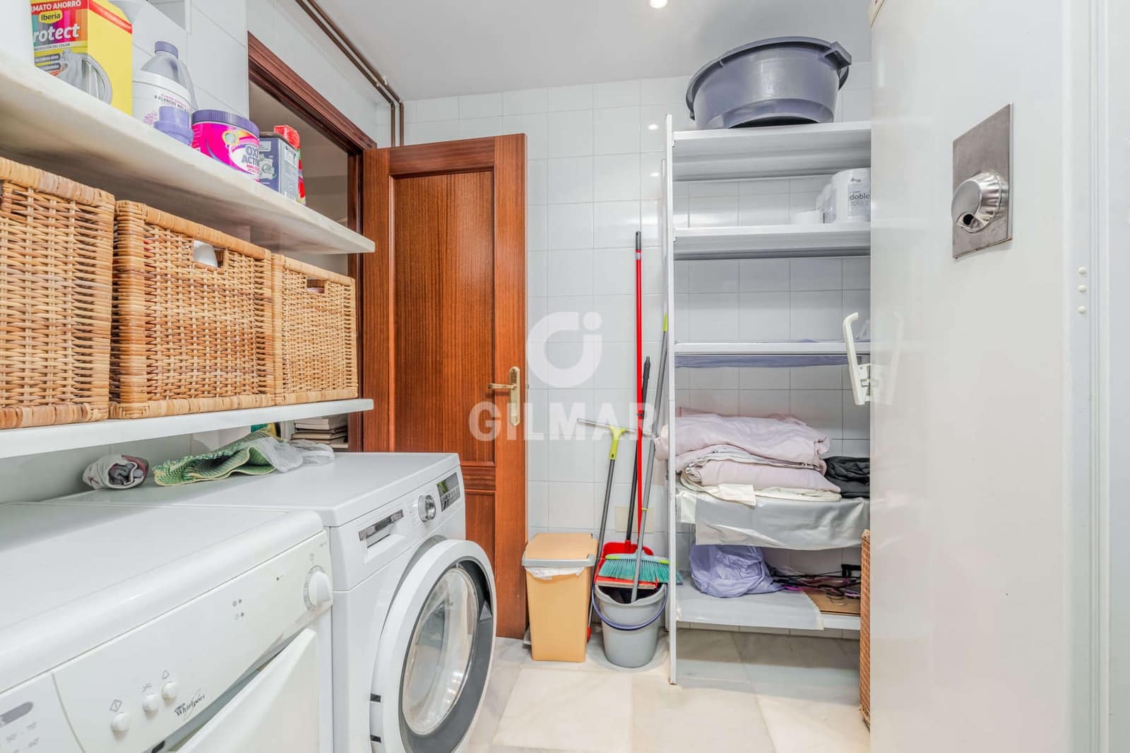 5 bedroom Semi-detached Villa for sale in Gelves with pool - € 550,000 (Ref: 9646435)