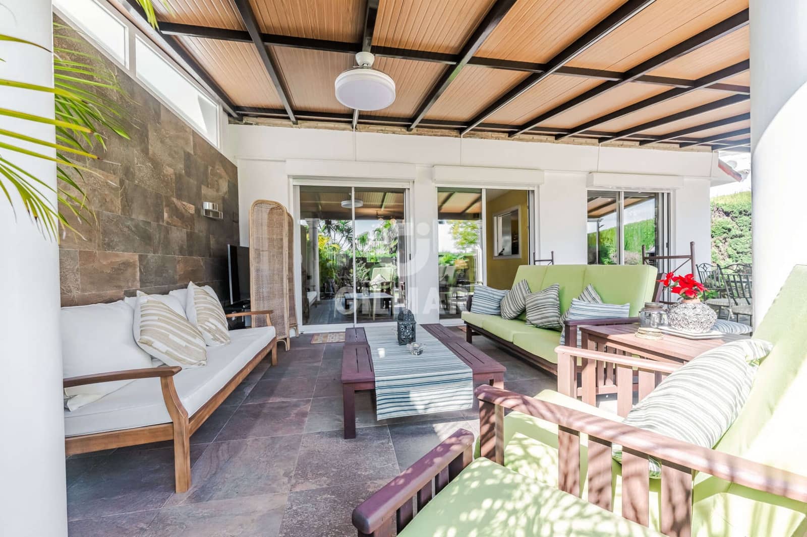 5 bedroom Semi-detached Villa for sale in Gelves with pool - € 550,000 (Ref: 9646435)