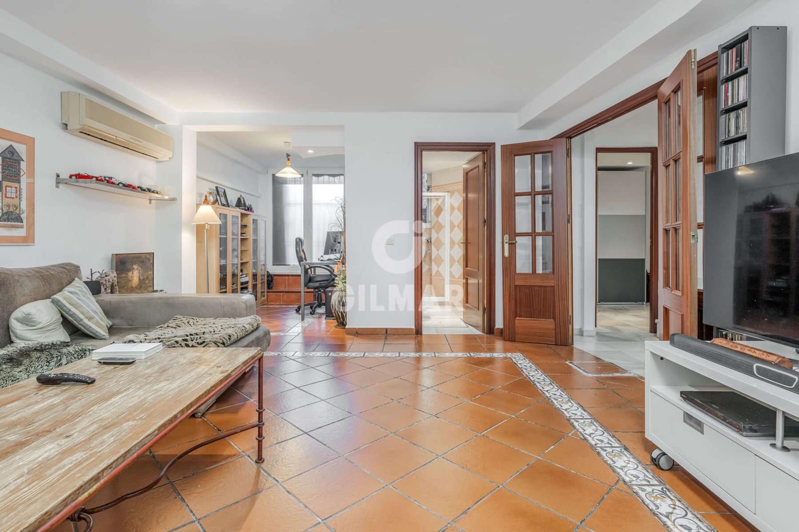 5 bedroom Semi-detached Villa for sale in Gelves with pool - € 550,000 (Ref: 9646435)