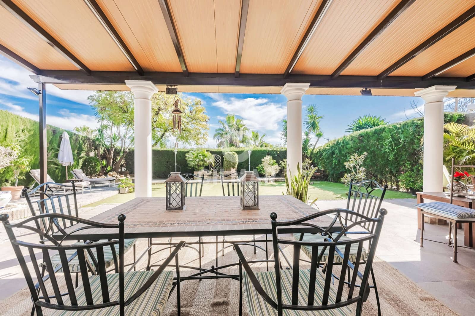 5 bedroom Semi-detached Villa for sale in Gelves with pool - € 550,000 (Ref: 9646435)