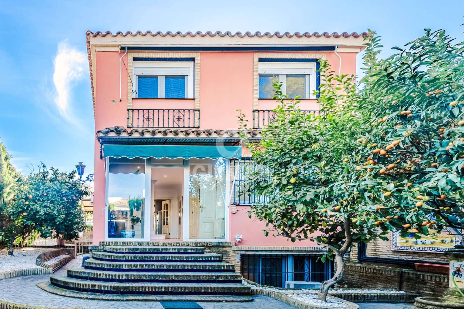 5 bedroom Semi-detached Villa for sale in Gelves with pool - € 550,000 (Ref: 9646435)