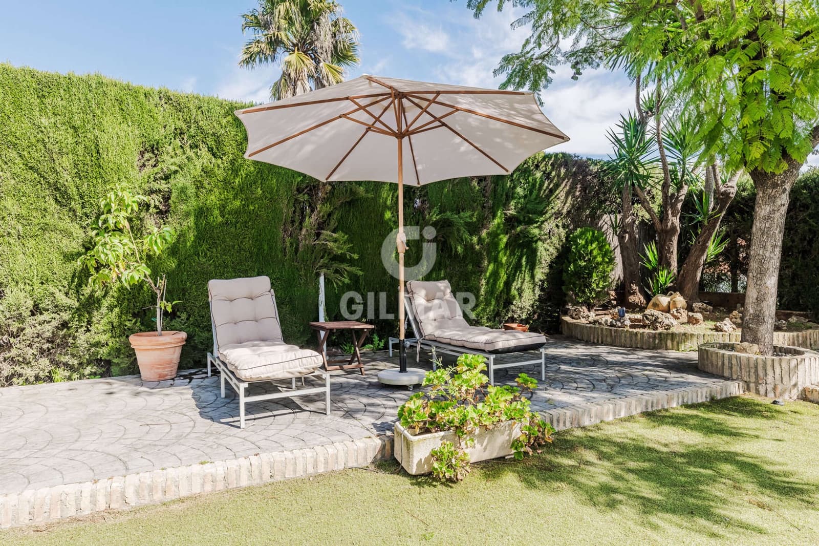 5 bedroom Semi-detached Villa for sale in Gelves with pool - € 550,000 (Ref: 9646435)