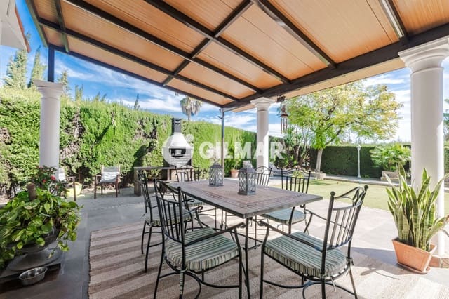 5 sypialnia Dom blizniak na sprzedaż w Gelves z basenem garażem - 515 000 € (Ref: 9646435)