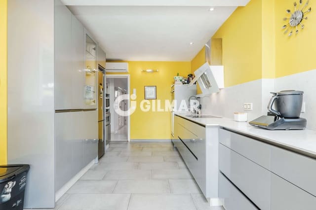 5 sypialnia Dom blizniak na sprzedaż w Gelves z basenem garażem - 515 000 € (Ref: 9646435)