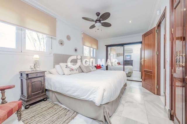 5 sypialnia Dom blizniak na sprzedaż w Gelves z basenem garażem - 515 000 € (Ref: 9646435)