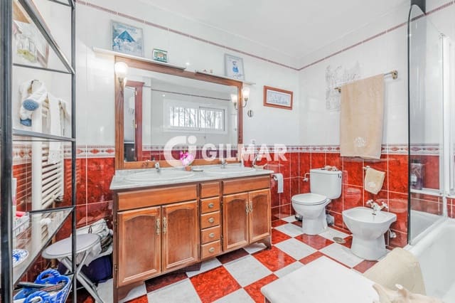 5 sypialnia Dom blizniak na sprzedaż w Gelves z basenem garażem - 515 000 € (Ref: 9646435)