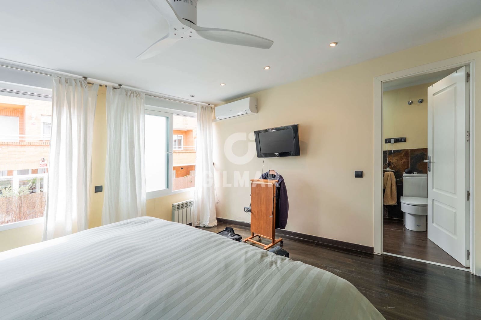 6 sovrum Radhus till salu i Madrid stad med pool garage - 1 435 000 € (Ref: 9650707)